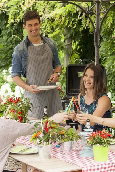 Den Sommer voll auskosten: das perfekte Sommerfest im Garten